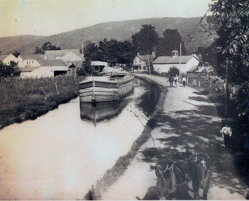a small boat in a body of water