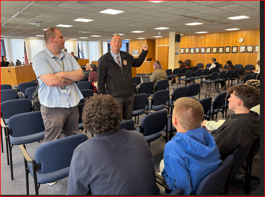 DA Investigator Scott Kinne talking with Eldred students